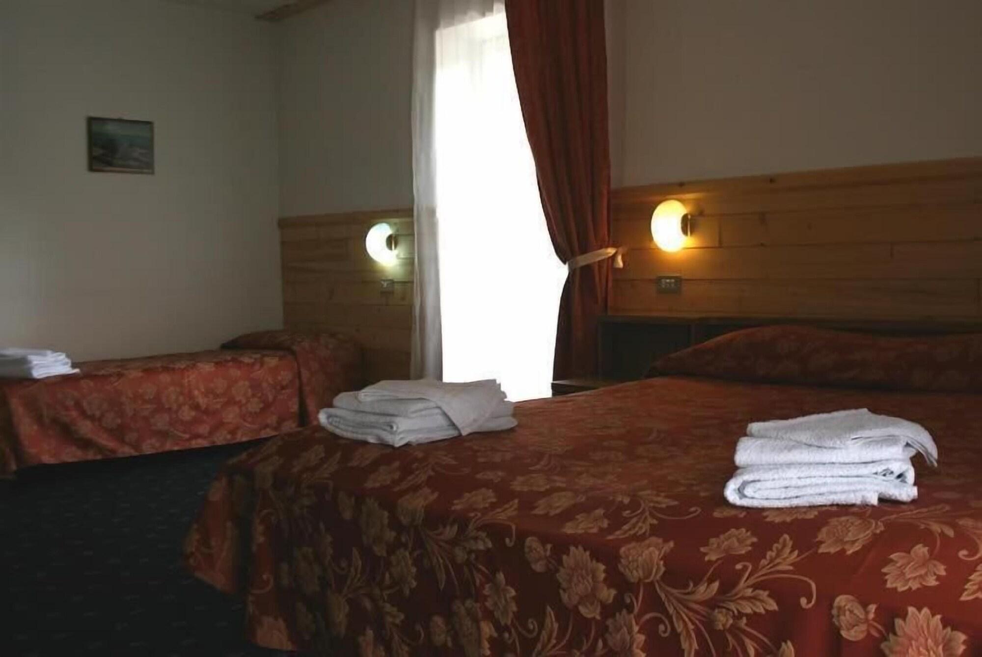 Hotel Rododendro Val Di Fassa Кампителло-ди-Фасса Экстерьер фото
