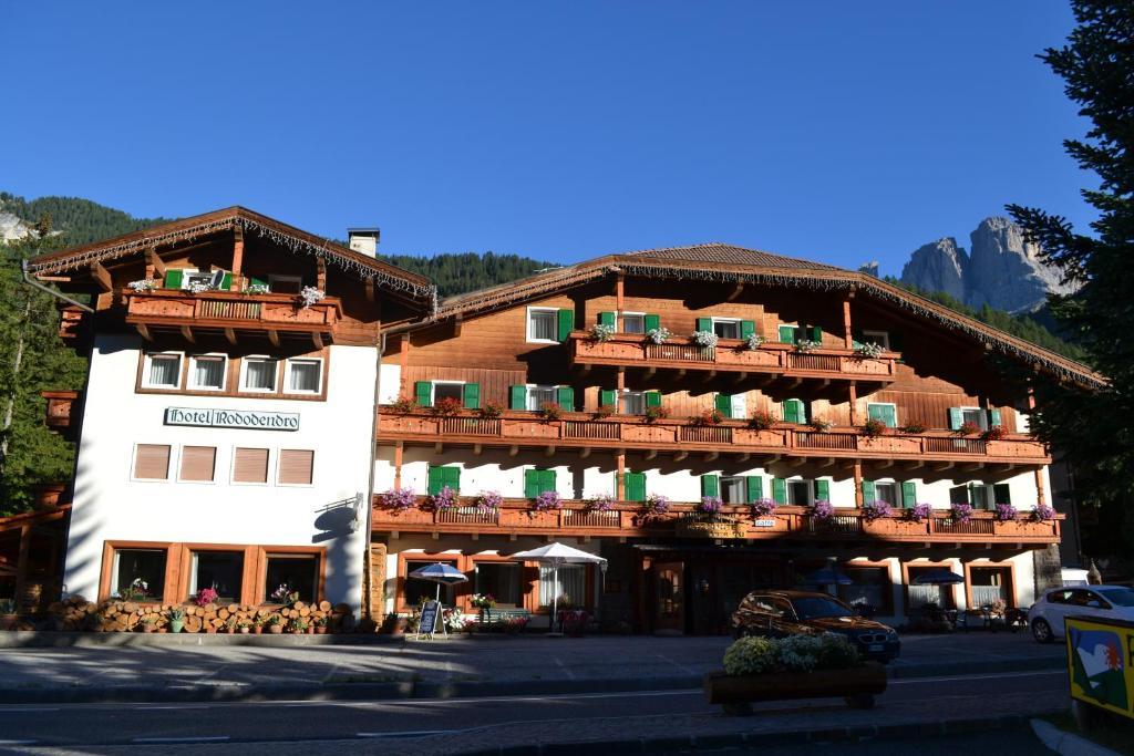 Hotel Rododendro Val Di Fassa Кампителло-ди-Фасса Экстерьер фото